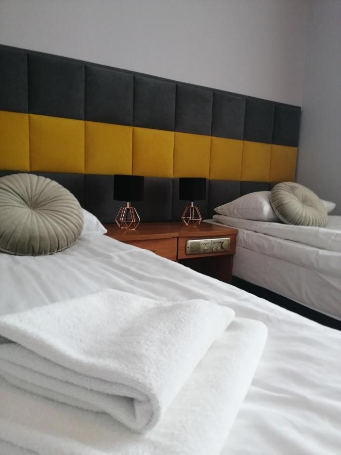 Bed and Breakfast Platinum à Budzyń Extérieur photo